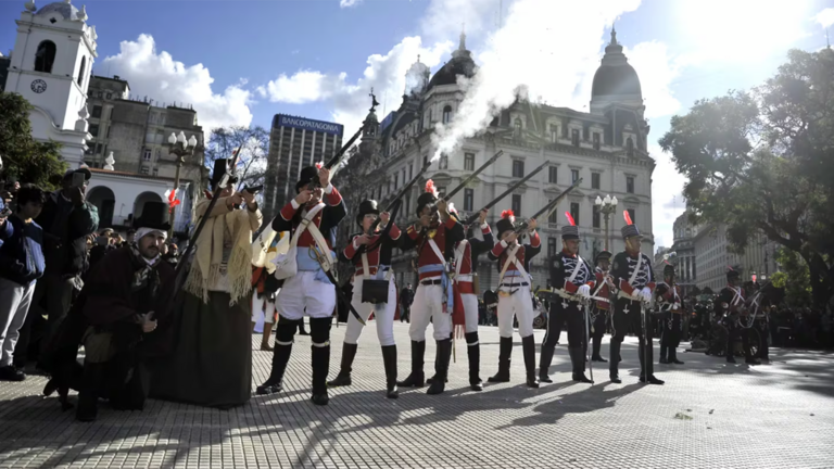 Artilleros de la Patria, Sociedad Victoriana Augusta, Húsares de Pueyrredón y el cuerpo de Vizcaínos