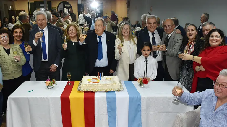Morgadanes en Montevideo.brindis torta todos