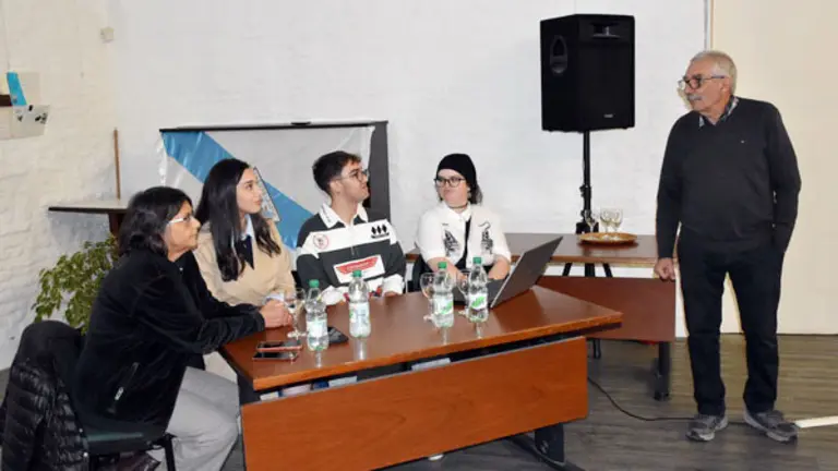 Uru.Estudiantes del Xelmirez 2