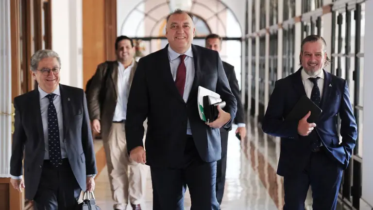 Arturo Bernal en comision parlamentaria 2