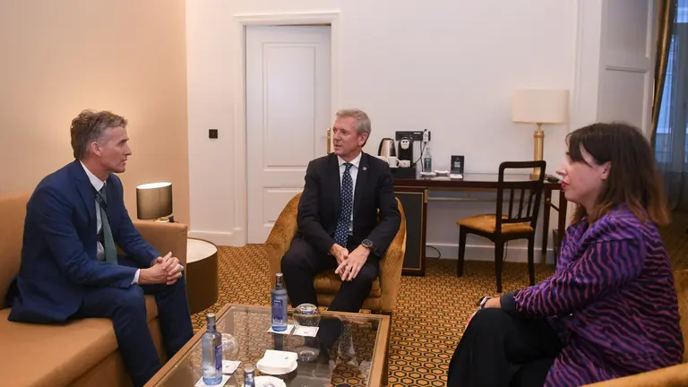 Rueda Embajador de Reino Unido 1