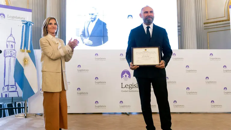 Arg.Homenaje a Gabriel Lage Junto a la diputada Marilú Estevarena
