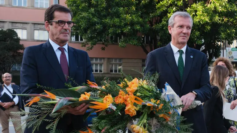 Rueda. Estatua de Rosalía de Castro en Portugal 1
