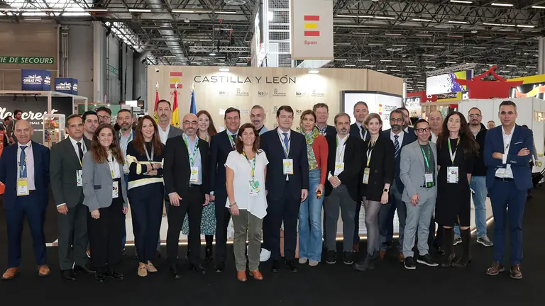 Mañueco en Paris 2