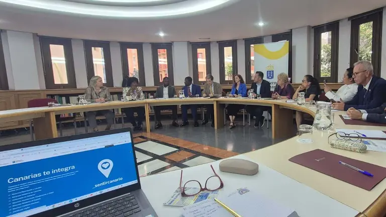 Tellez-cuerpo consular Canarias te Integra