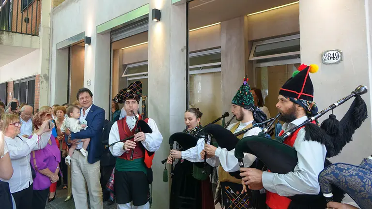 Aniv. La Estrada-Inauguración de la fachada