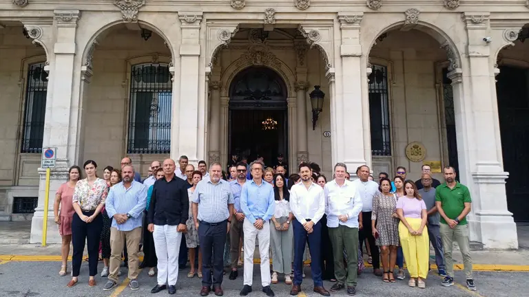 Cuba-Personal minuto de silencio