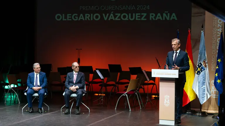 OURENSE   12,00 h.-            O presidente da Xunta, Alfonso Rueda, acompañado do conselleiro de Emprego, Comercio e Emigración, José González, asistirá ao acto de entrega do premio Ourensanía 2024 a Olegario Vázquez Raña. No Teatro Principal (rúa da Paz, 9)