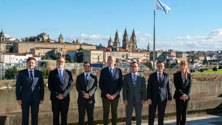 O titular do Executivo galego, Alfonso Rueda, acompañado do conselleiro de Emprego, Comercio e Emigración, José González, mantén un almorzo cos embaixadores hispanoamericanos das repúblicas de Chile, Honduras e Arxentina en España. Residencia de Monte Pío, 11/11/24.