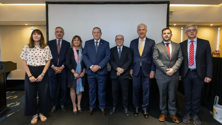 Zamora Vital-Foto grupal con Javier Faúndez_ Enrique Oliveira_Ambrogi_ Julia Hernando y comitiva zamorana