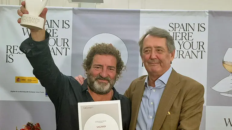 Kessler entrega el Premio a Iñaki Lopez Viñaspre 2