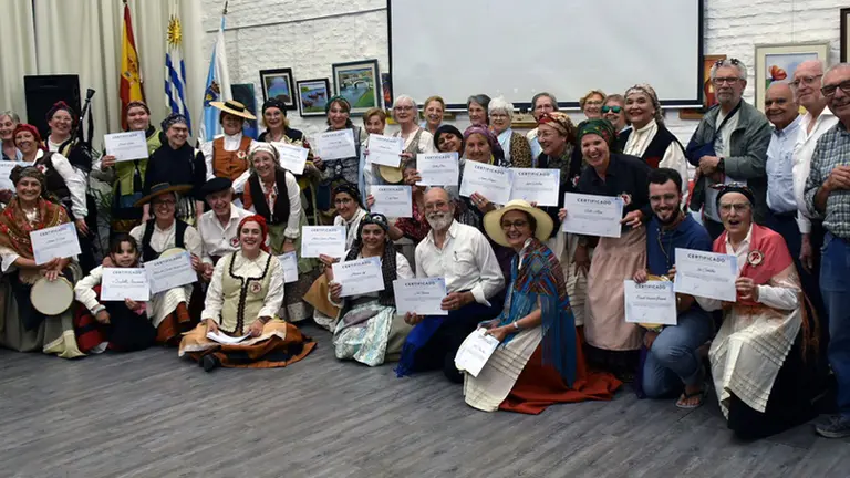 Uru.Patronato-Outra vaca no millo 1