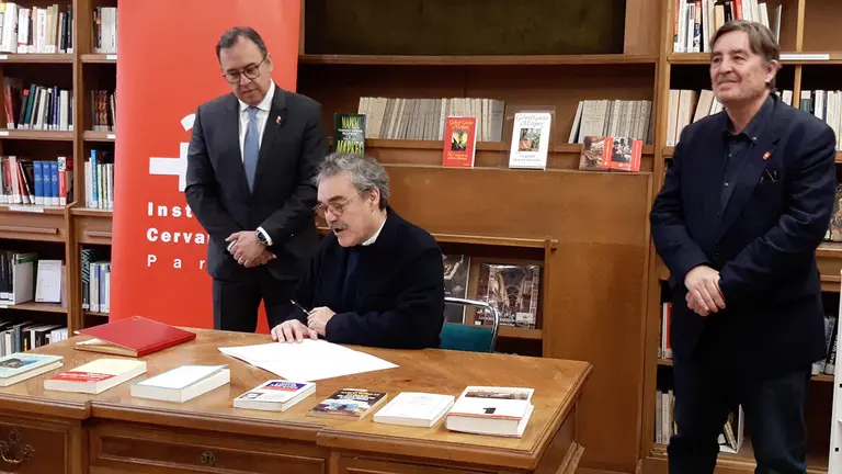 Cervantes Paris-Donacion libros 1