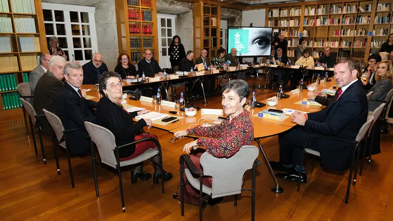 O presidente da Xunta, Alfonso Rueda, acompañado polo conselleiro de Cultura, Lingua e Xuventude, José López Campos, participa no pleno ordinario do Consello da Cultura Galega. Pazo de Raxoi (Santiago de Compostela), 9/1/25.