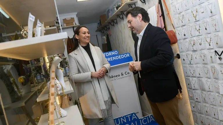 O secretario xeral da Emigración, Antonio Rodríguez Miranda, visita o negocio dunha galega retornada coincidindo coa publicación no Diario Oficial de Galicia das axudas ao retorno emprendedor. En Athenea&CO