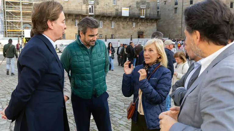 10,30 h.-          O conselleiro de Presidencia, Xustiza e Deportes, Diego Calvo, acompañado do secretario xeral de Emigración, Antonio Rodríguez Miranda, e o director xeral de Relacións Exteriores e coa UE, Jesús Gamallo, reunirase coa exvicepresidenta do Uruguai, Beatriz Argimón. Na Praza do Obradoiro Foto Xoán Crespo