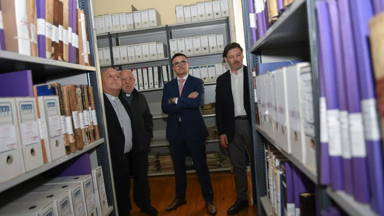 Jose Gonzalez visita Arquidiocesis Santiago 00