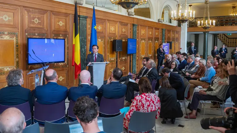 Bruselas-Albares en Europalia 4