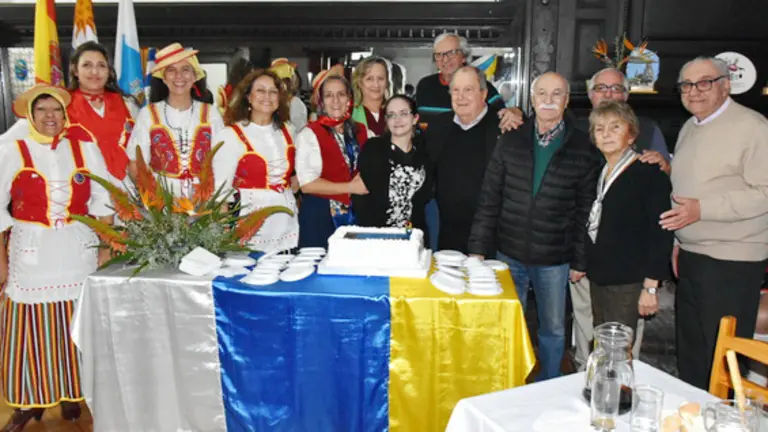 Uru.Aniversario-canarios-invitados-esp