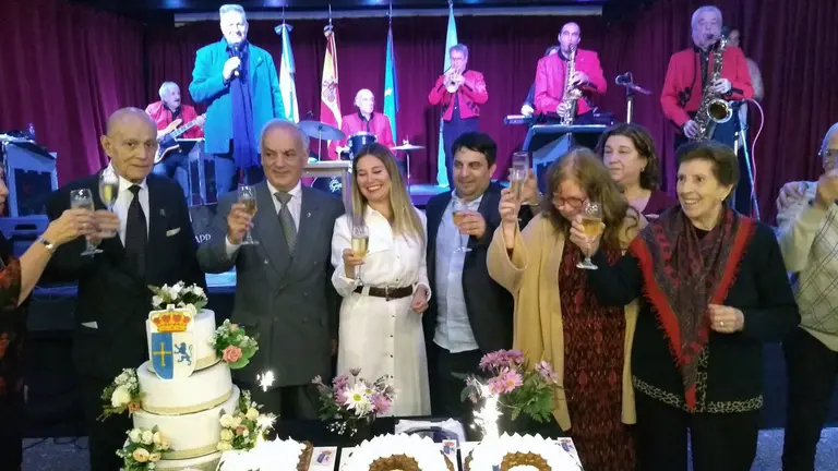 Centenario Cangas del Narcea-brindis