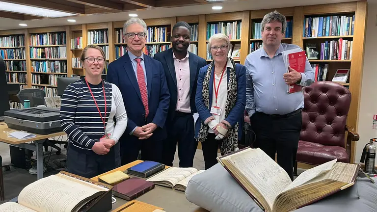Londres-Embajador en Royal Society