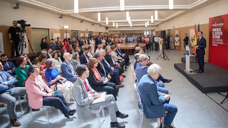 Albares-Homenaje diplomaticos 1