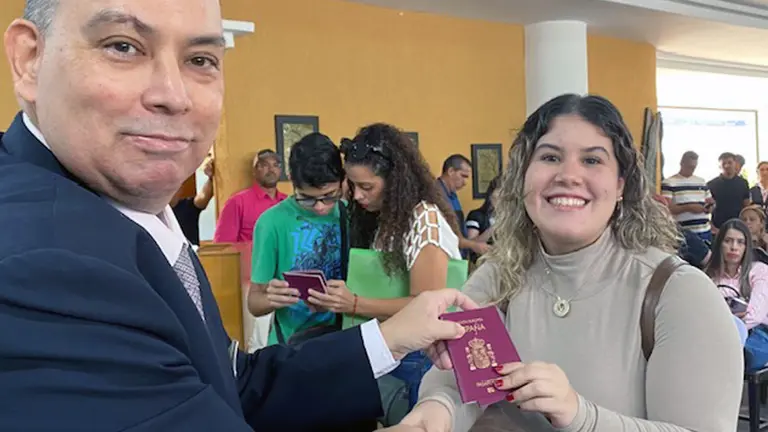 ENTREGA DE PASAPORTES EN LECHERÍA 09-07-2025 2