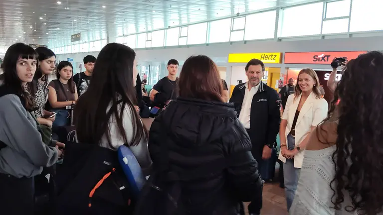 Miranda charla con los recién llegados