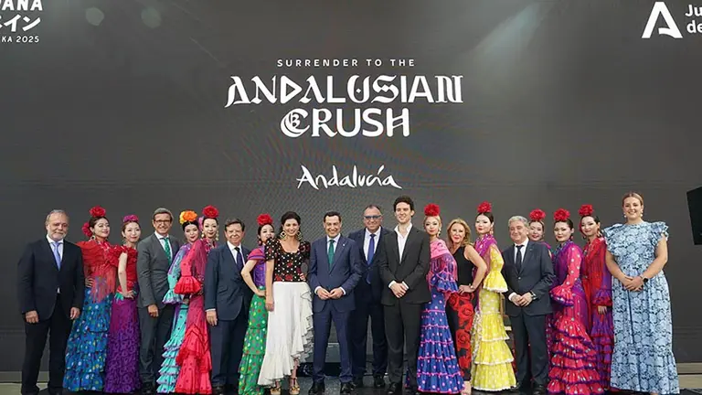 Moreno en Japón. Foto de familia de la delegación andaluza durante la celebración del Día de Andalucía en la Exposición Universal de Osaka 2025.