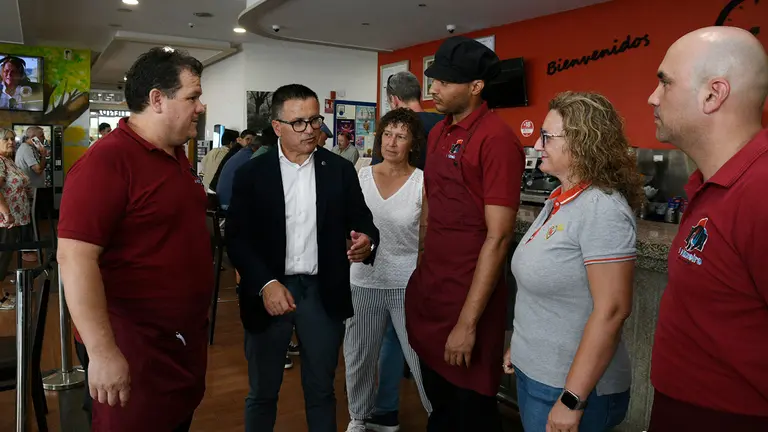 20250812ConselleiroEmpregoVisitaEstaciónServizoRiós1