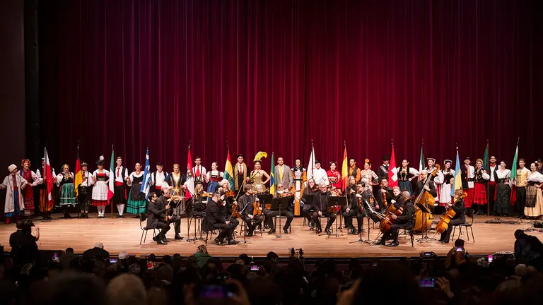 Grupo Aires Galegos en el 63º Festival  Folclórico del Paraná(Brasil) 2ABERTURA FESTIVAL FOLCLÓRICO - BRUNNO COVELLO-54