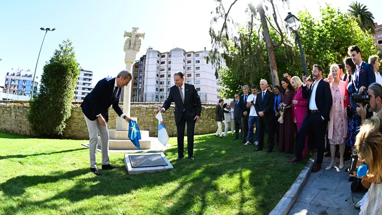 O presidente da Xunta, Alfonso Rueda, participa na inauguración do cruceiro galego doado pola Asociación Día de Galicia e na celebración do Día de Galicia en Asturias. Palacio Villa Magdalena - Hotel Reconquista (Oviedo), 14/09/25.