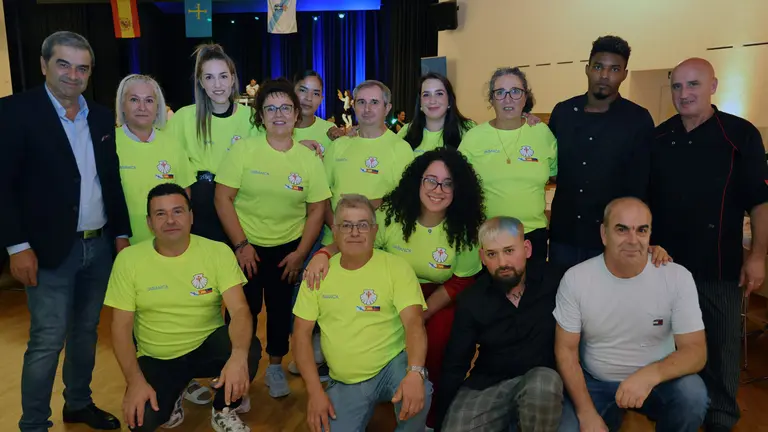 Liechtenstein-directiva y equipo de trabajo con el presidente de la entidad Manuel Figueroa
