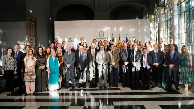 Juanma Moreno-Consules 1