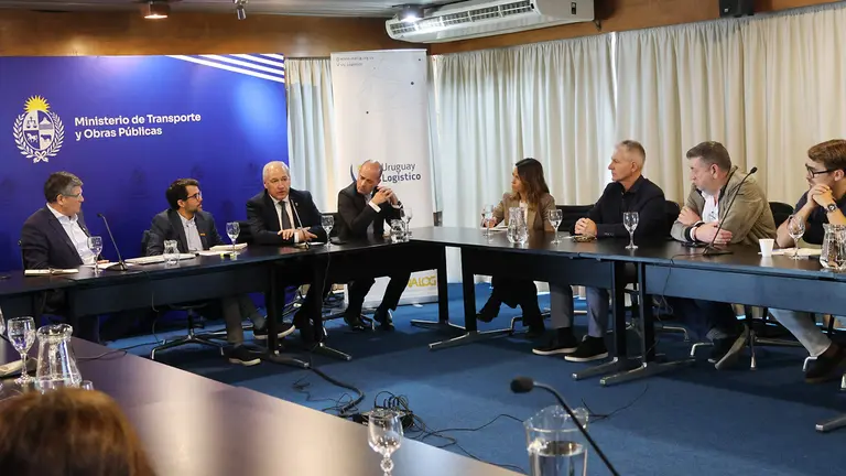 061125 FOTO2 061125 Visita Uruguai coa CEL