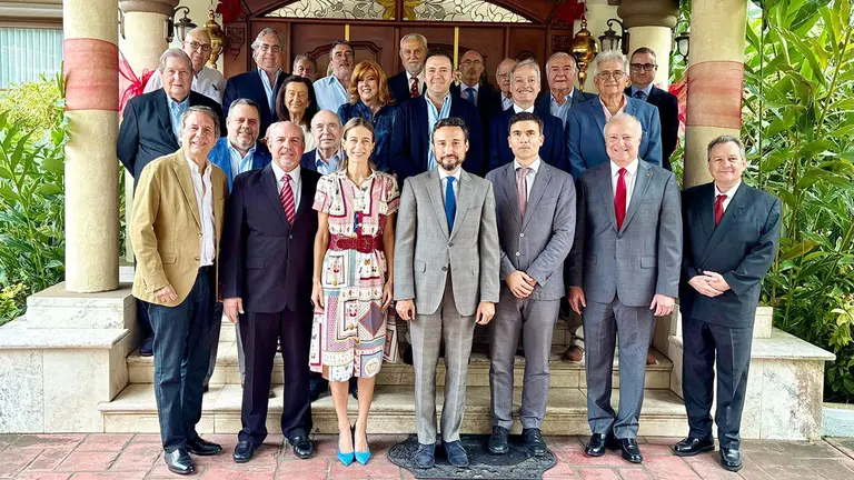 Panama-Embajador con amigos de la Peña 1