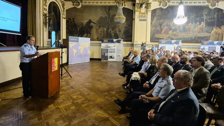 Arg. Vuelo Plus Ultra 4