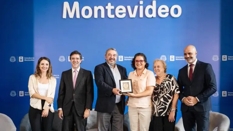 Uru.Distincion Casal Catala