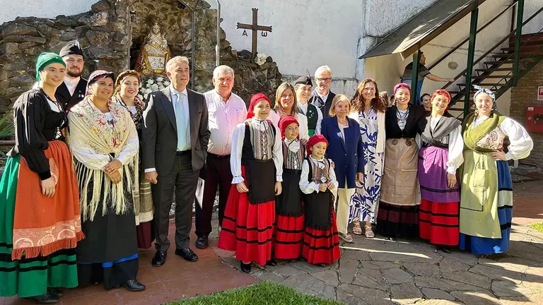 En Centro Asturiano Uruguay 4