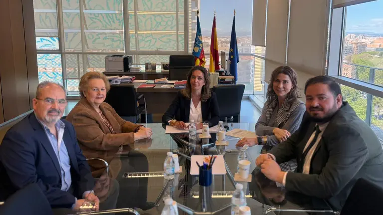 Consellera valenciana-reunion FECAV 2