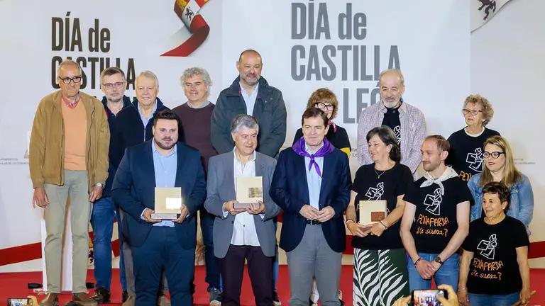 Mañueco-Premios Folk 1