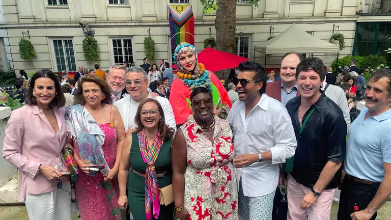 Embajada en Londres-Acto LGTBI 2