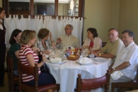 La consejera presidió la mesa. La consejera presidió la mesa.