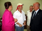 Orallo –a la dcha.– y Méndez conversan con Eduardo Veitía. Orallo –a la dcha.– y Méndez conversan con Eduardo Veitía.