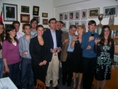 Fernández Maillo, junto a jóvenes castellanos y leoneses en Mar de Plata. Fernández Maillo, junto a jóvenes castellanos y leoneses en Mar de Plata.