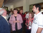 Marsiol Soneira conversa con unos paisanos en Caracas la semana pasada. Marsiol Soneira conversa con unos paisanos en Caracas la semana pasada.