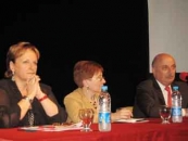 María Xosé Porteiro, María Rosa Lojo y Héctor Fernández, en la jornada inaugural. María Xosé Porteiro, María Rosa Lojo y Héctor Fernández, en la jornada inaugural.