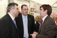 Valentín Ruiz –a la izquierda– conversa con Francesc Antich. Valentín Ruiz –a la izquierda– conversa con Francesc Antich.