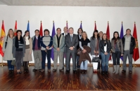 Los jóvenes argentinos, durante su visita a las Cortes Regionales. Los jóvenes argentinos, durante su visita a las Cortes Regionales.