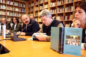 Villares y Núñez Seixas arroparon al autor en la presentación. Villares y Núñez Seixas arroparon al autor en la presentación.